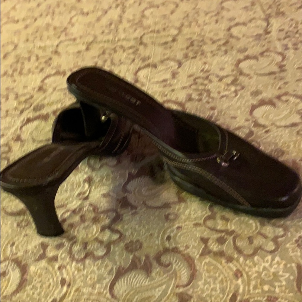 Nine West low heel brown leather shoes